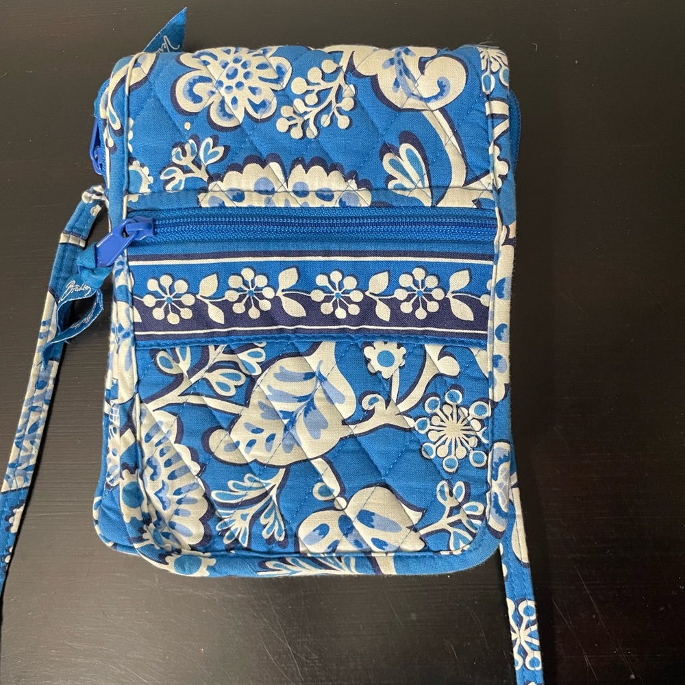 Cross body Vera Bradley purse - brand new, never used.